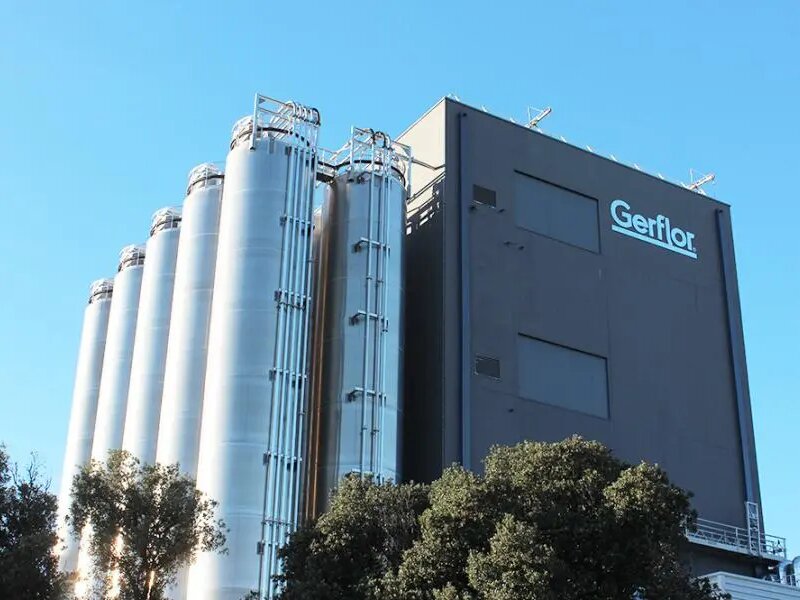 潔福（潔弗樂）塑膠地板廠家：以生產(chǎn)創(chuàng)新為翼，鑄就環(huán)保制造新標(biāo)桿